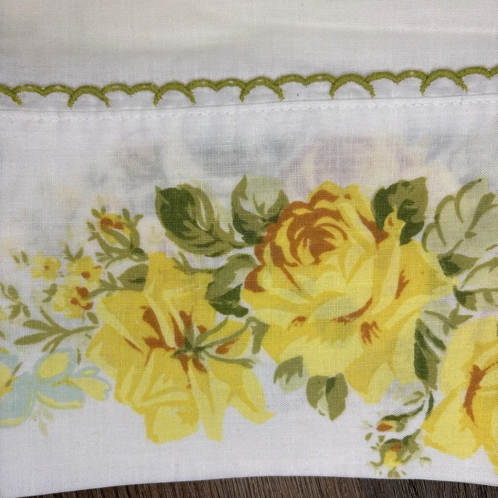Springmaid Standard Pillow Case Pair 19x29 Yellow Rose Marvelaire No Iron‎ VTG